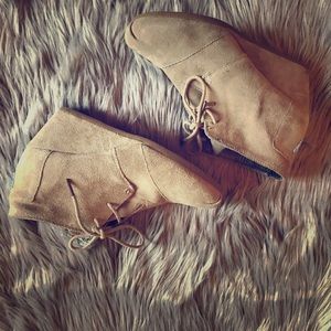 Toms Suede Desert Wedge bootie